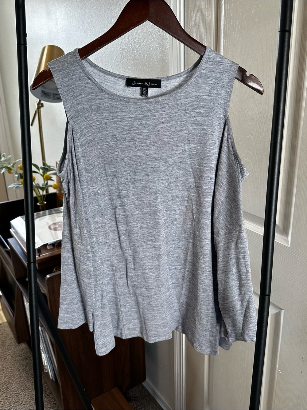 Jasmine & Juliana Gray Cold-Shoulder Long Sleeve Tee 🦋